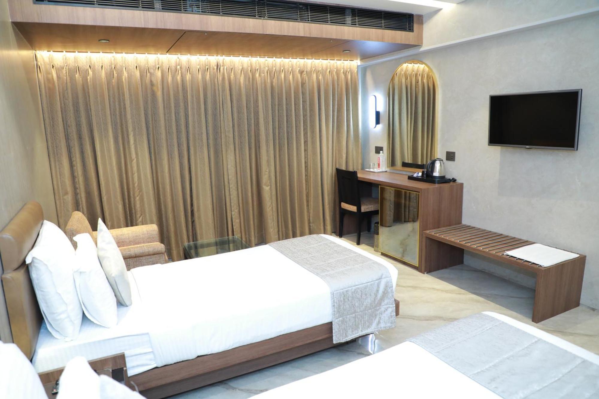 Hotel Archana Residency Mumbai Exteriör bild