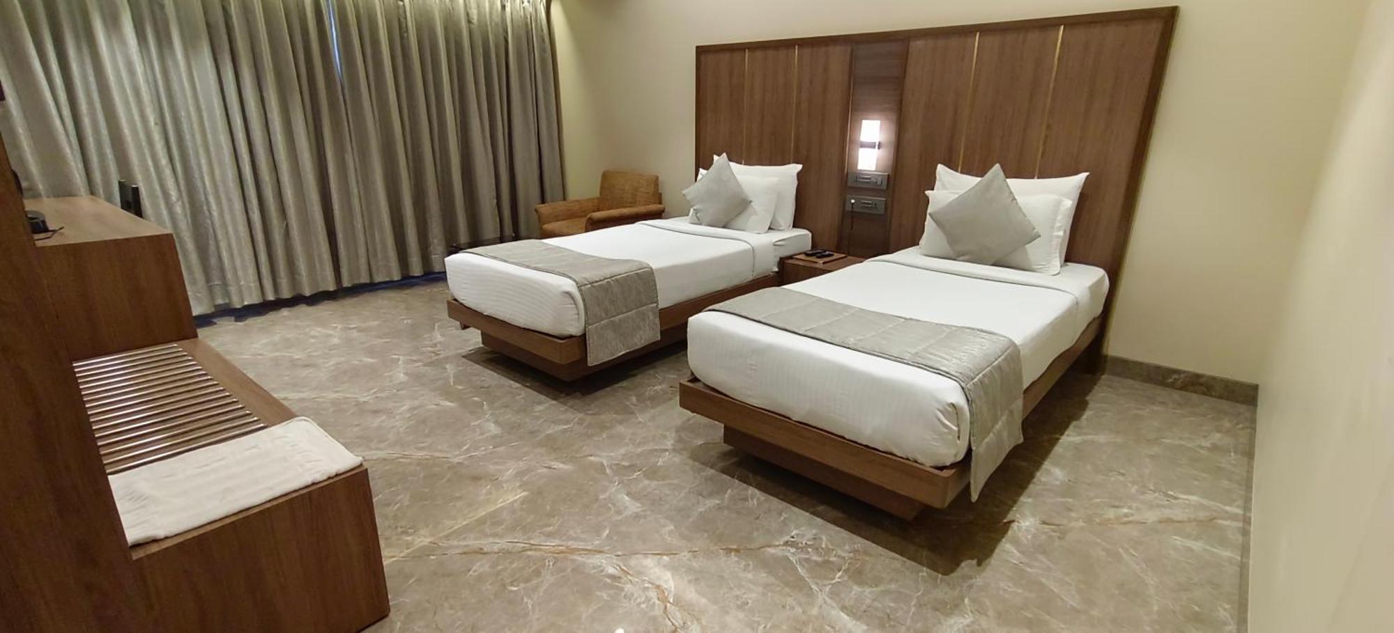 Hotel Archana Residency Mumbai Exteriör bild