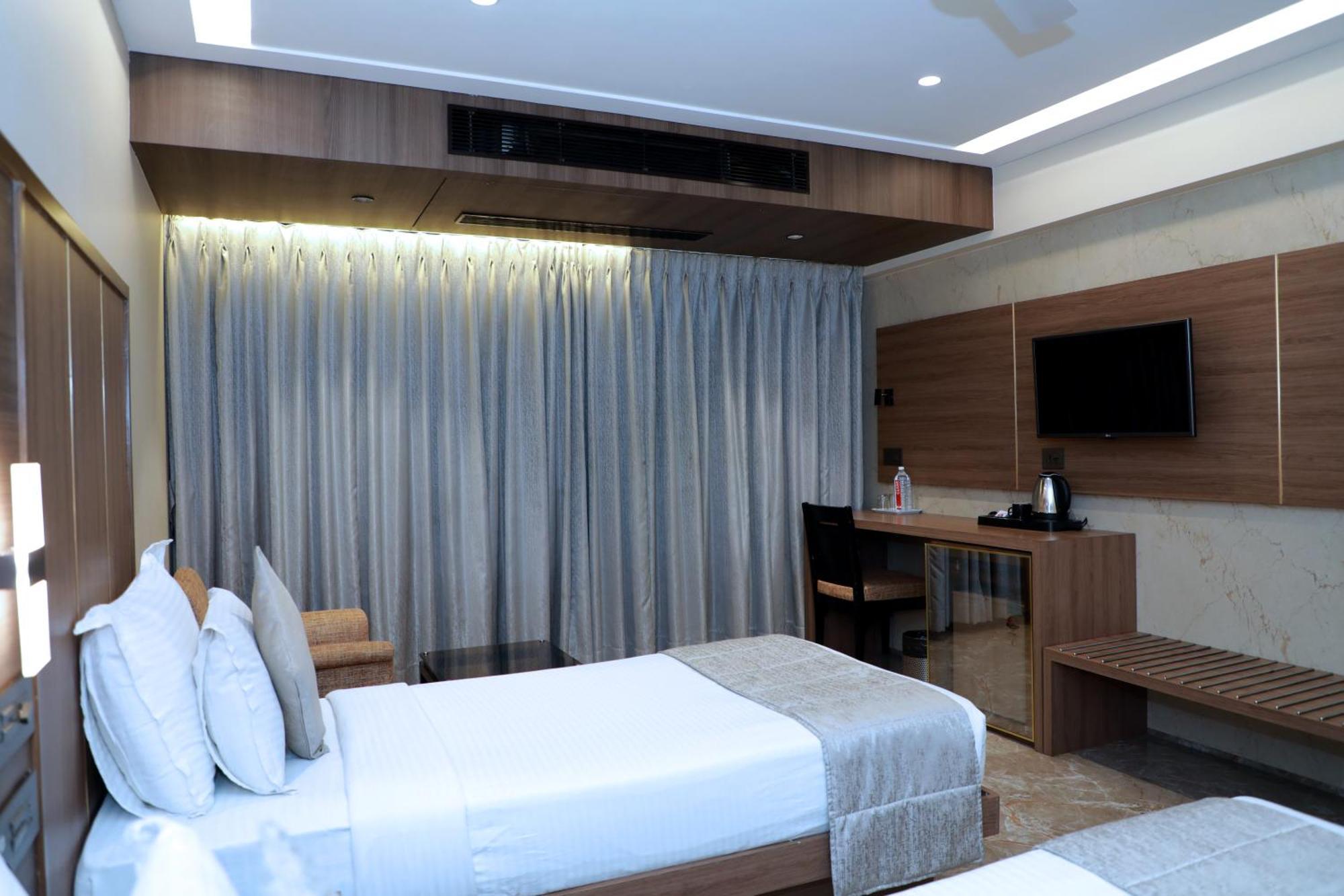 Hotel Archana Residency Mumbai Exteriör bild