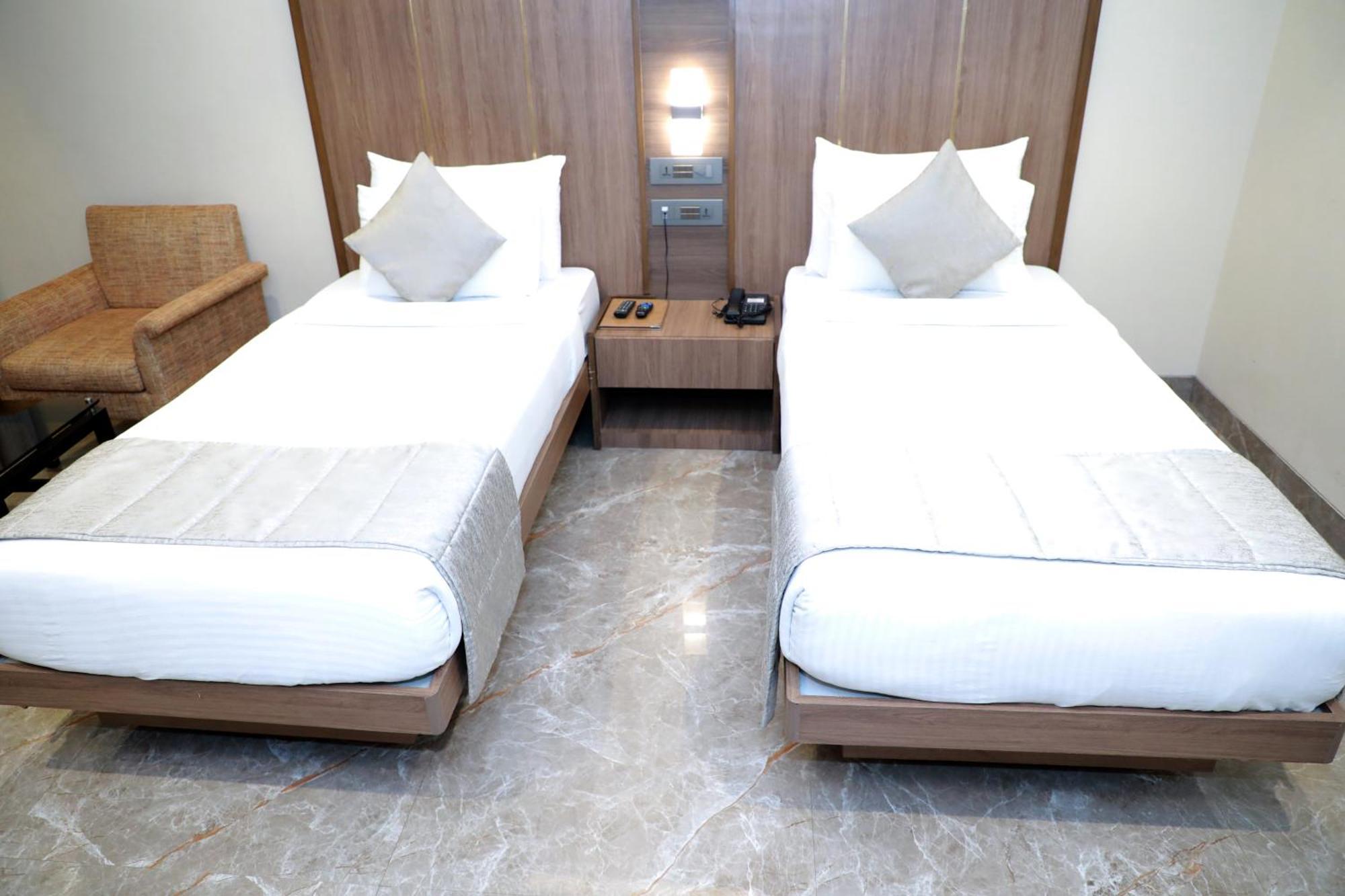 Hotel Archana Residency Mumbai Exteriör bild