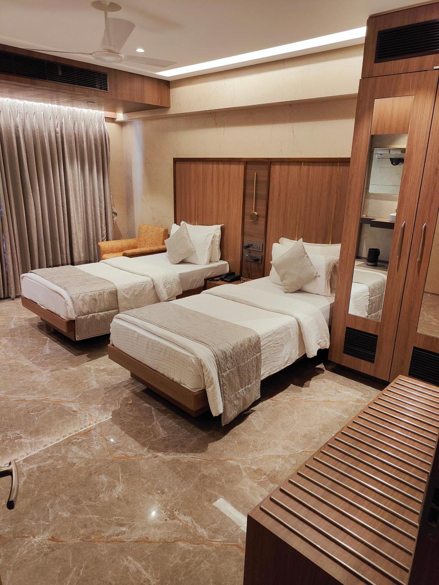 Hotel Archana Residency Mumbai Exteriör bild